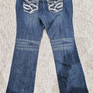 Amethyst Jeans! Super cute jeans! 😍 Beautiful designs on the pockets.